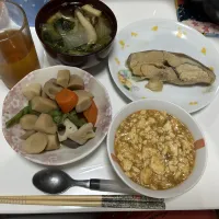 作り置きとアルモンデ晩御飯☆筑前煮☆アブラカレイの煮付け☆麻婆豆腐☆野菜スープ（白菜・しめじ・揚げ・ほうれん草）|Saharaさん