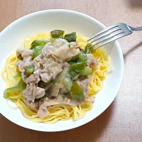 豚とピーマンときゅうりとしいたけのクリームパスタ|ナナさん