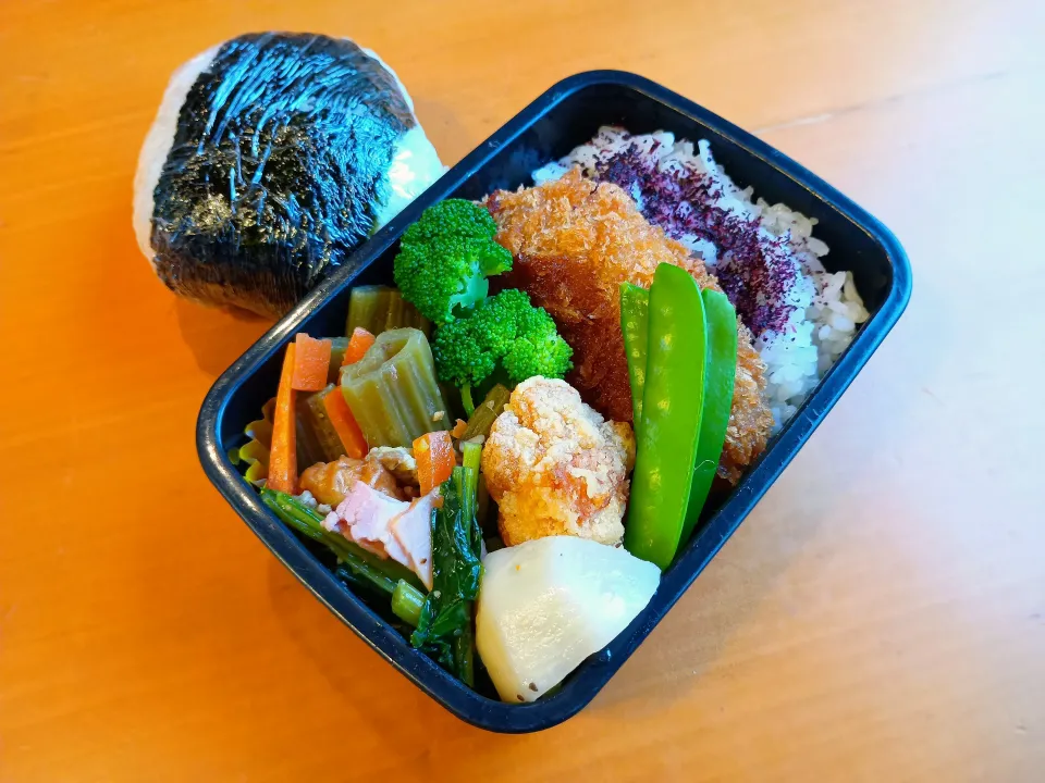 私弁当&次男おにぎり🍙|tamagomagomagoさん