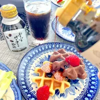 アイスコーヒーとワッフル