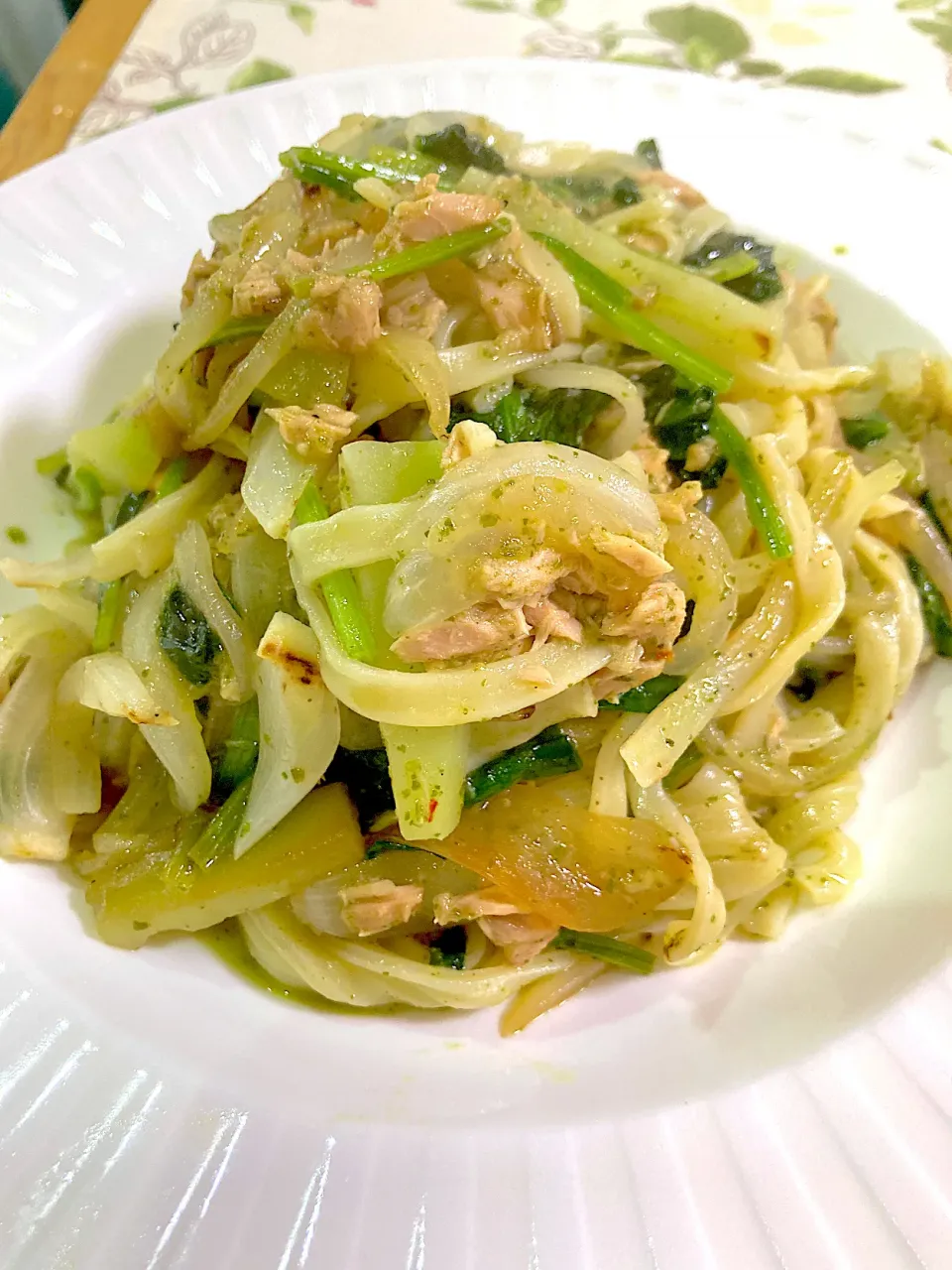 たっぷり新玉ねぎとツナのバジルソースフィットチーネ🌿|keitanさん