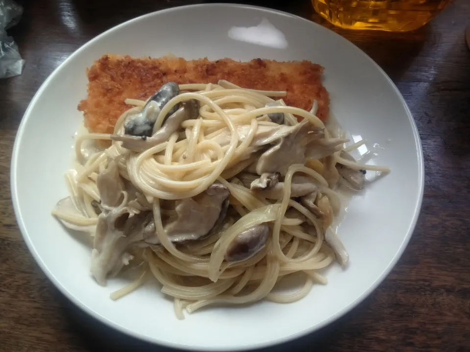 サーモンフライときのこクリームパスタ|にんにくと唐辛子が特に好き❤️(元シャリマー)さん