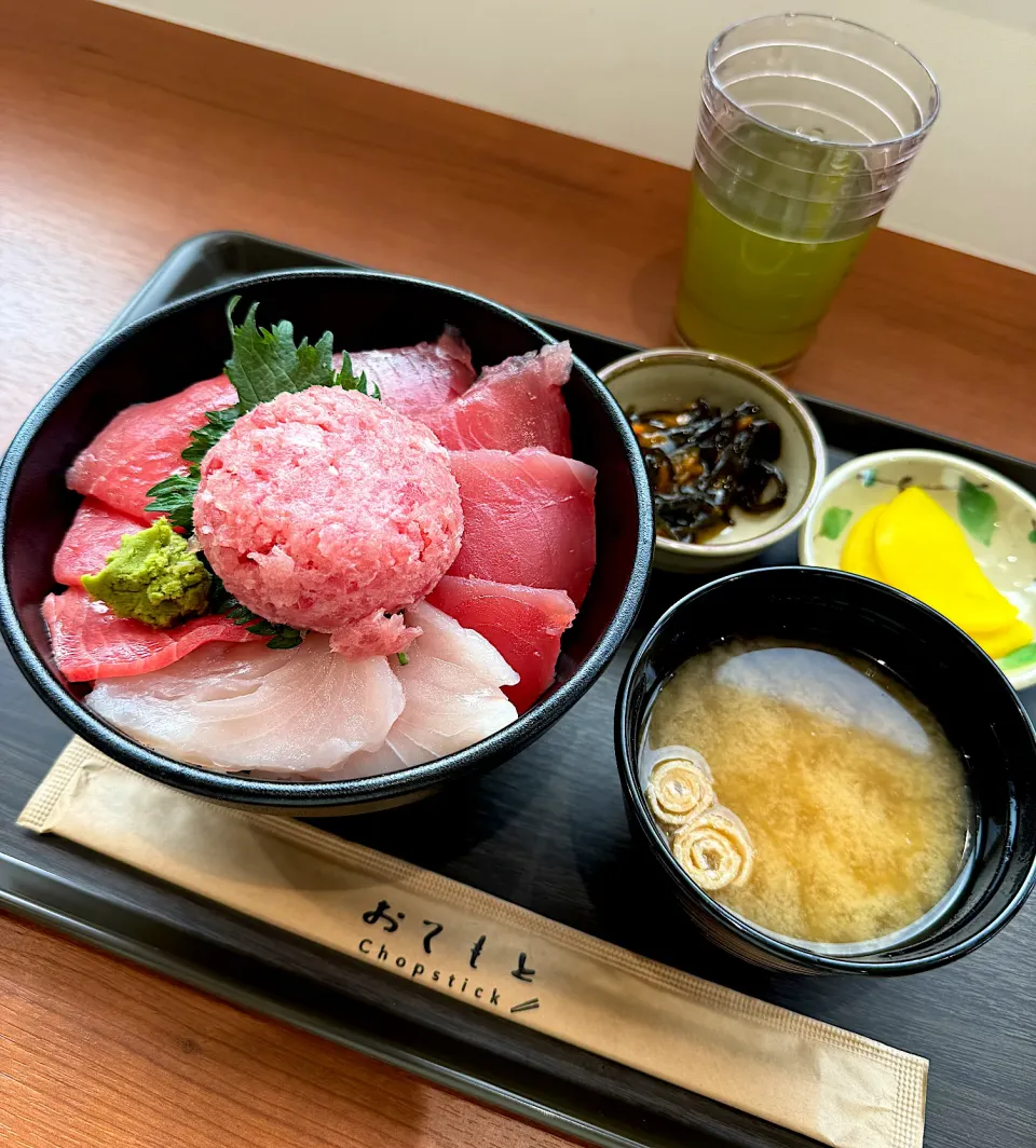 食べ比べ丼〜まぐろレストラン〜|ゆかりさん