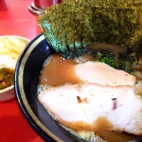 【2023年10月創業】
【ライス/海苔価格改訂】　　　　　　横濱家系ラーメン 野中家 
ミニラーメン (麺やわらかめ/
味うすめ/油少なめ、750円) 
＋のり (5枚、150円) 
＋ライス2杯 (食い放題、150円) 
＋裏かっぱ (胡瓜の漬物とコマチャー
を豆板醤で和えたもの、無料)
＠大塚4分 
(JR板橋駅から徒歩26分)
25127
〈醤68塩22噌󠄀12タ5昆6出6F6冷2〉