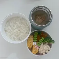 鶏の唐揚げ
マカロニサラダ
卵焼き
ブロッコリー
枝豆
のり弁
豚汁|ayumomさん