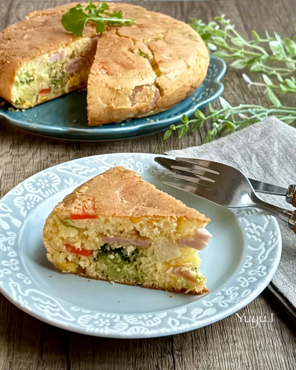 フライパンでホットケーキミックスのケークサレ|ゆーこどんさん