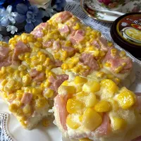 いっちゃんさんの料理 いっちゃんさんの料理 サーモンパイホワイトソースがけ✨発酵バターでちぎりパン✨|いっちゃんさん