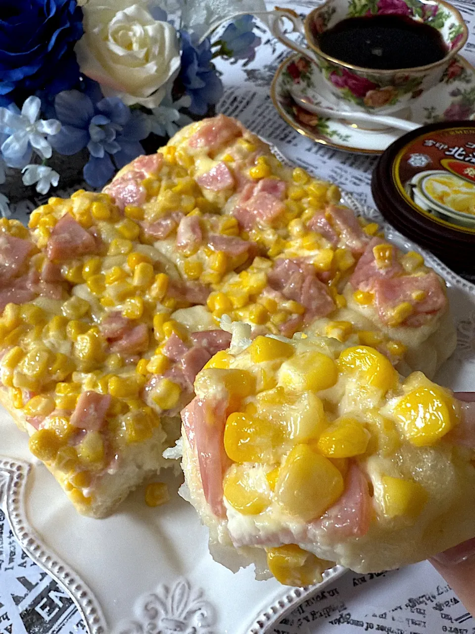 いっちゃんさんの料理 いっちゃんさんの料理 サーモンパイホワイトソースがけ✨発酵バターでちぎりパン✨|いっちゃんさん