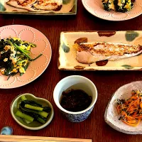 晩ごはん♯鯖の塩麹焼き♯ほうれん草卵♯沖縄もずく酢|小松菜さん
