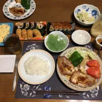 ご飯、ポークソテー、エリンギとピーマンのソテー、トマト、千切りキャベツ、ポテトサラダ、白菜の浅漬け、刺身こんにゃく、太巻き,いなり寿司、穴子の押し寿司、麦茶、カシスジャムのせ手作りフルーツミックスジュースゼリー(夕飯)|enarinさん