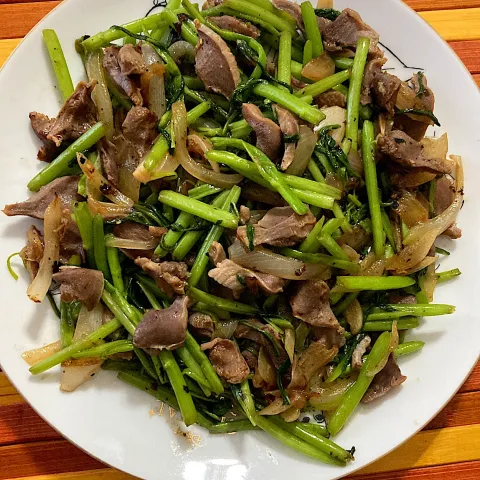 「プラス糀 生塩糀パウダー黒胡椒ブレンド150g」を使ってみたSnapdishの料理・レシピ写真:砂肝と空芯菜の炒め物😊