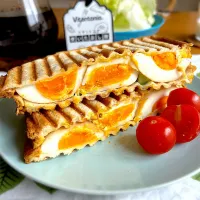 スパイス卵ときゅうりのピクルスのホットサンド| むぎこさん