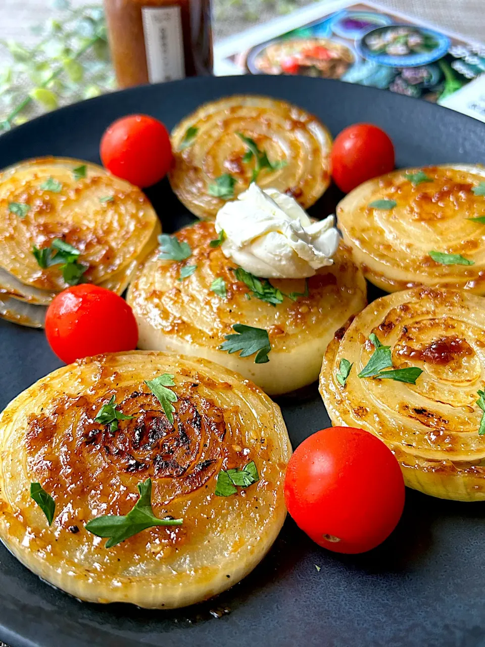 【食卓を紡ぐおたより便】発酵焼肉のタレ de 新玉ねぎのステーキ|まなまな♡さん
