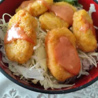 生協チキンナゲットとカットキャベツ、水菜のコリアンホットケチャップマヨソース丼|m.rafuさん