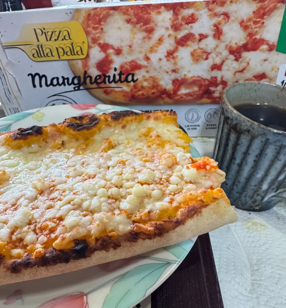 イタリア🇮🇹直輸入のピザ🍕|🐧ペンギン2さん
