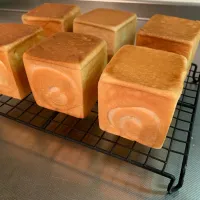 キューブ食パン|いちごさん