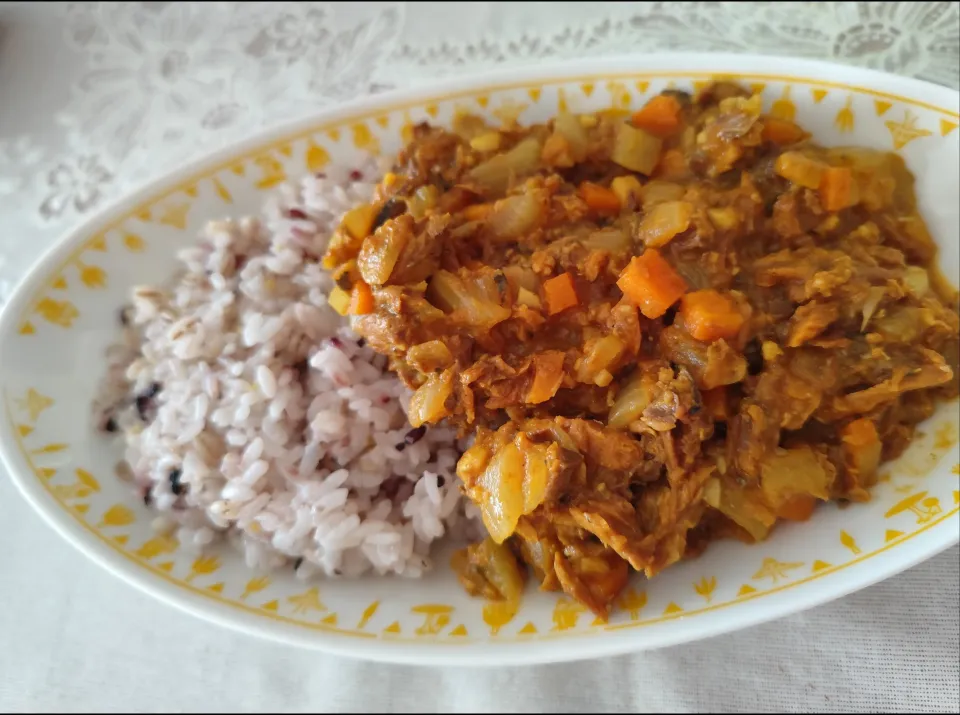 鯖味噌煮缶カレー(YouTubeを参考に!)|m.rafuさん