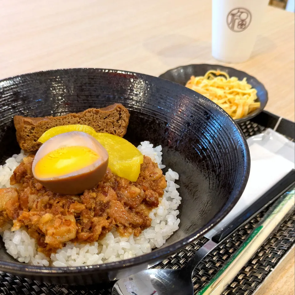 愛達霖渡辺通り店で魯肉飯定食|いりごまさん