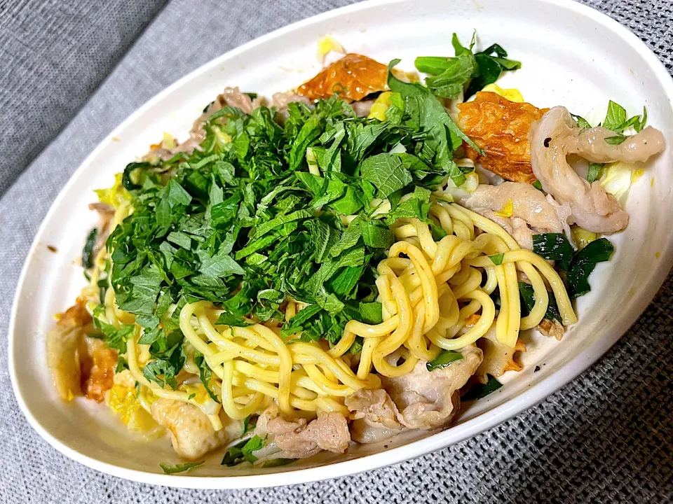 レンジで作った焼きそば　紫蘇モリモリ🍀|にゃふてんさん