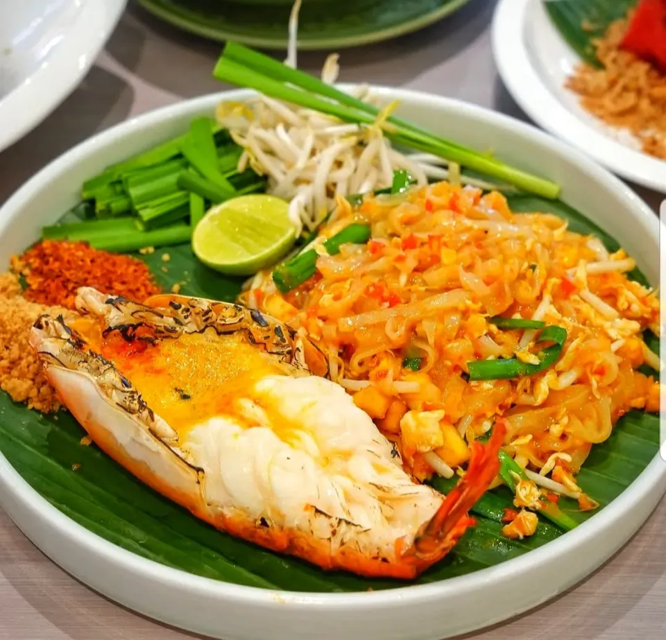 Savory Pad Thai w/ Big Prawn 🦞🥢🤤|An'leeさん