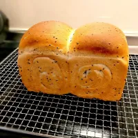 黒ごま食パン焼けました〜|みりさん