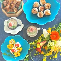 母の日のごはん(花プレート、唐揚げ、ごぼうのポタージュ)