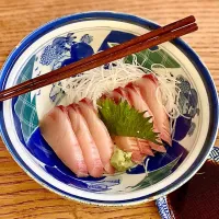 「お刺身de晩酌スタート」
茄子の揚げ浸し、えんどう豆と高野豆腐の煮物、小松菜と油揚げの味噌汁を添えて 晩ごはん|ばくあんしゃさん
