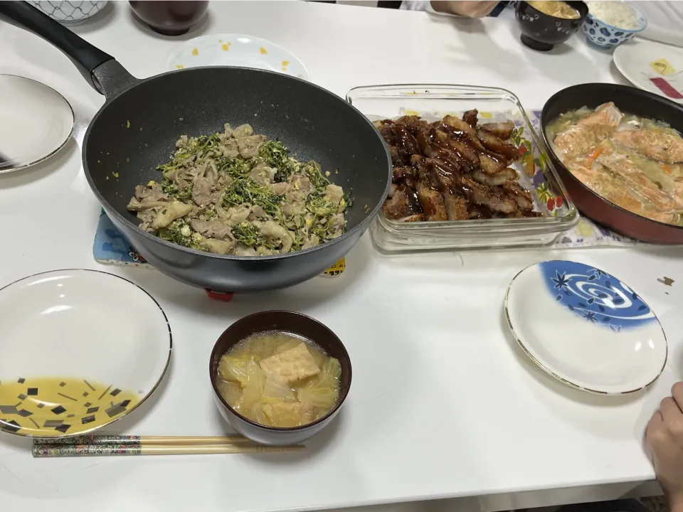アルモンデ晩御飯☆鮭の野菜蒸しゴマドレかけ☆豚と豆苗の卵炒め☆豚カツ☆みそ汁（白菜・厚揚げ・みそ汁の具）|Saharaさん