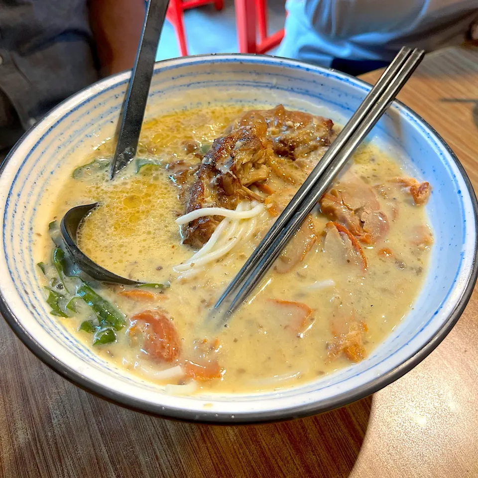 叉燒及醬油豬軟骨，黑松露醬蘑菇雞湯米線|skyblueさん
