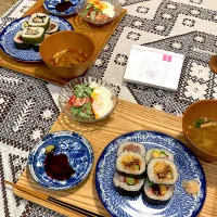 スナップエンドウサラダ、買ってきた巻き寿司|papinさん