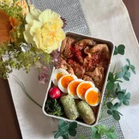 5/12❤︎主人の豚ロース薄切りスタミナのっけ丼弁当🌱

＊隠れ海苔弁
＊豚ロース薄切りスタミナ炒め
＊半熟たまご
＊のっけ丼
＊ちくわの磯辺揚げ
＊ほうれん草の胡麻和え|Makinsさん