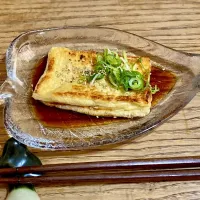 「生油揚げの炙り」
茄子の揚げ浸し、小松菜油揚げ炒め
味噌汁を添えて 朝ごはん💦|ばくあんしゃさん