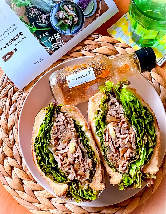 Snapdishの料理・レシピ写真:🥪元気ﾓﾘﾓﾘ(*•̀ᴗ•́*)و ̑̑‼️焼肉レタスサンド🥪｜元気が出る発酵焼肉のタレで大満足レシピ集♪