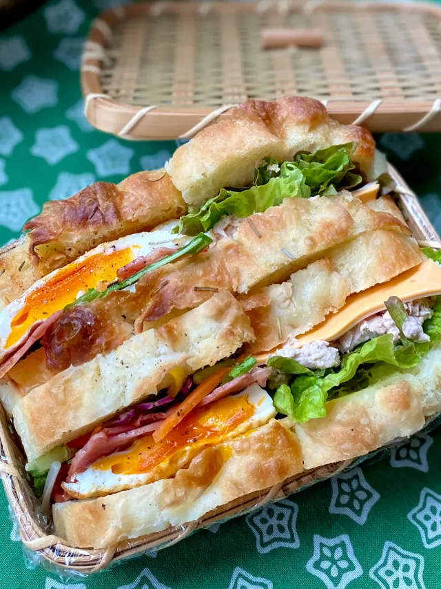Snapdishの料理・レシピ写真:フォカッチャサンド｜ずっしりボリューミーサンドイッチ♪