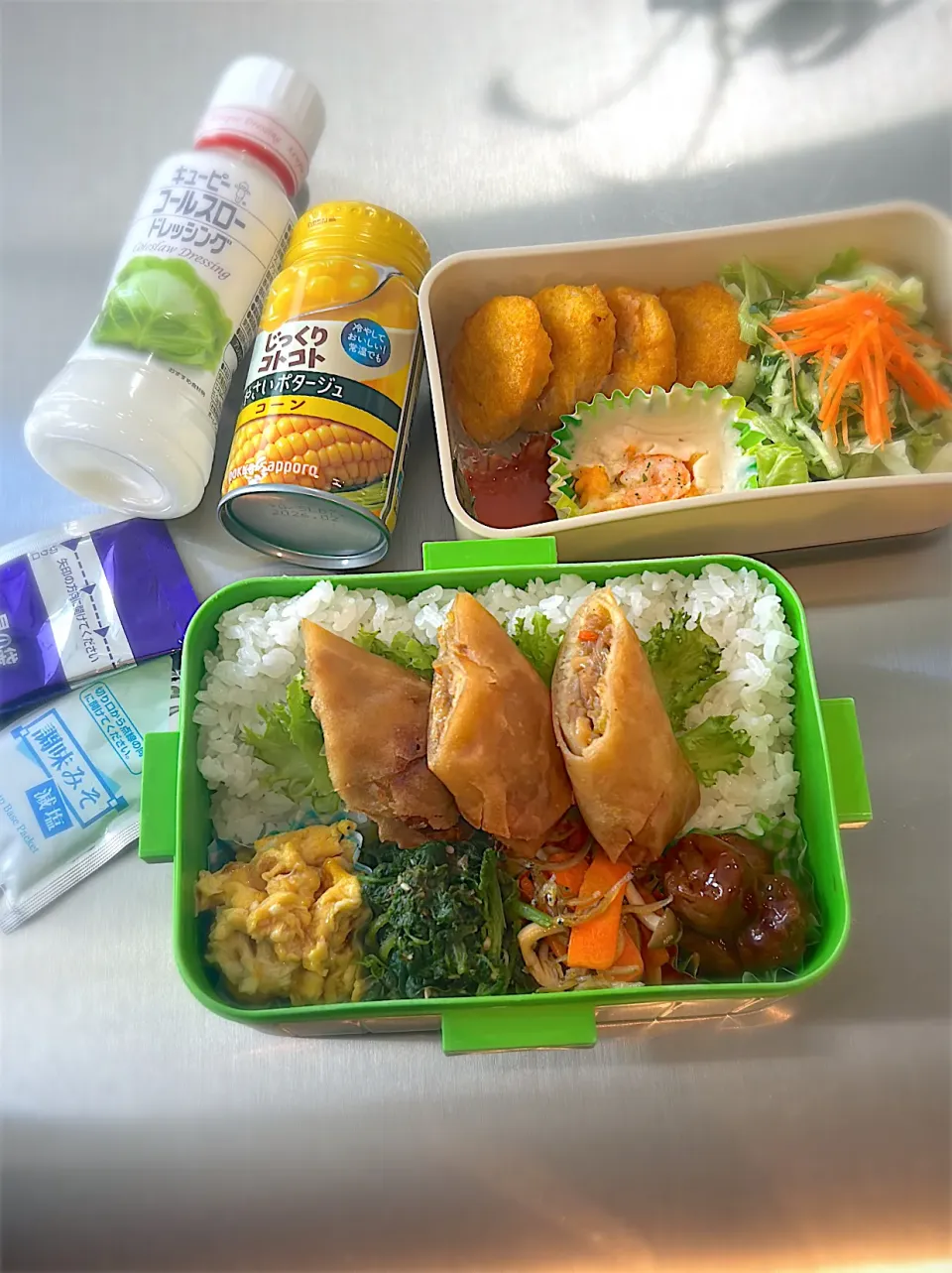 R7.5/12  𝚃𝚞𝚎.   ·͜·♡パン&春巻き弁当👨🏻‍🍳|hamakoさん