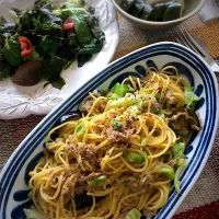 ツナとなすとキャベツの和風パスタ.ワカメサラダ🥗と自家ぬか床のぬか漬け(きゅうり、大根、小松菜)|Tina Tomoko😋さん