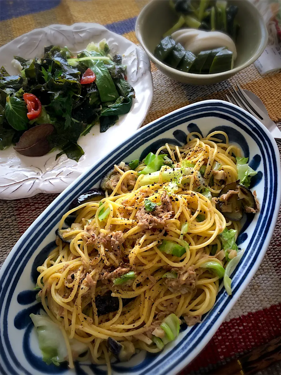 ツナとなすとキャベツの和風パスタ.ワカメサラダ🥗と自家ぬか床のぬか漬け(きゅうり、大根、小松菜)|Tina Tomoko😋さん