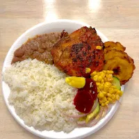 White Rice Grilled Chicken with tostones, salad and beans| Rafael Pachecoさん