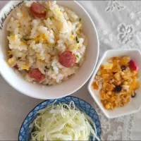 一人の昼ごはん(手作りは生協たまごスープ炊き込みご飯)