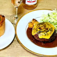 じいちゃんの昼飲み(^^) ハンバーグ|じいちゃんさん