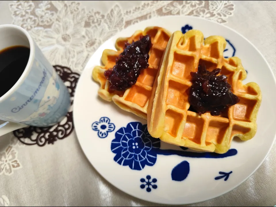 絹豆腐豆乳入りワッフルとコメダ珈琲あんこ☺️💞|m.rafuさん