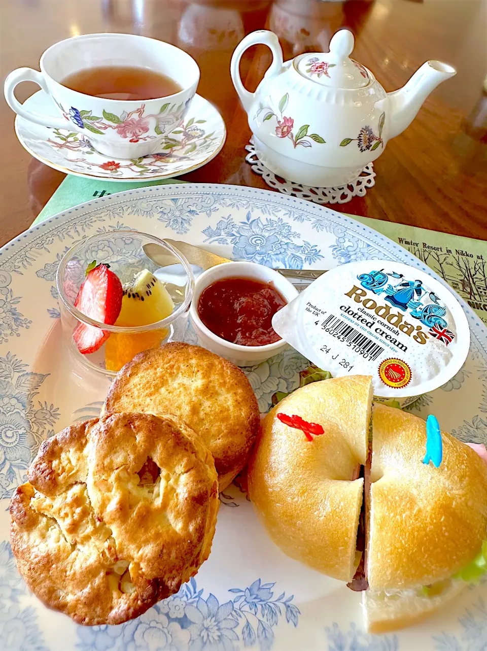 英国大使館別荘でアフタヌーンティー🫖|カモミールさん