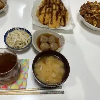 作り置きとアルモンデ晩御飯☆玉こんにゃく☆こてっちゃん炒め☆もやしの酢の物☆みそ汁（豆腐・玉葱・乾燥野菜ミックス）|Saharaさん