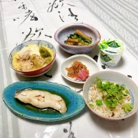 grandmaの晩ごはん☆ チシャ🥬のアッサリ煮、鶏肉の玉子寄せ煮で頂きます|kaoriさん