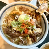 よく行く焼肉「じもんじゅ」の姉妹店の煮込み屋「じもん」で一押しのモツ煮込みをテイクアウトして、もつ煮込みうどんに|Takeshi  Nagakiさん