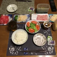 鉄火巻き、めばちまぐろの切り落とし、石垣貝のお造り、マカロニサラダ、野沢菜漬け、トマト,レタス、六条麦茶、カシスジャムのせ手作りフルーツミックスジュースゼリー(夕飯)|enarinさん