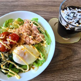 Snapdishの人気料理写真:サラダうどん&クラッシュ珈琲ゼリー
