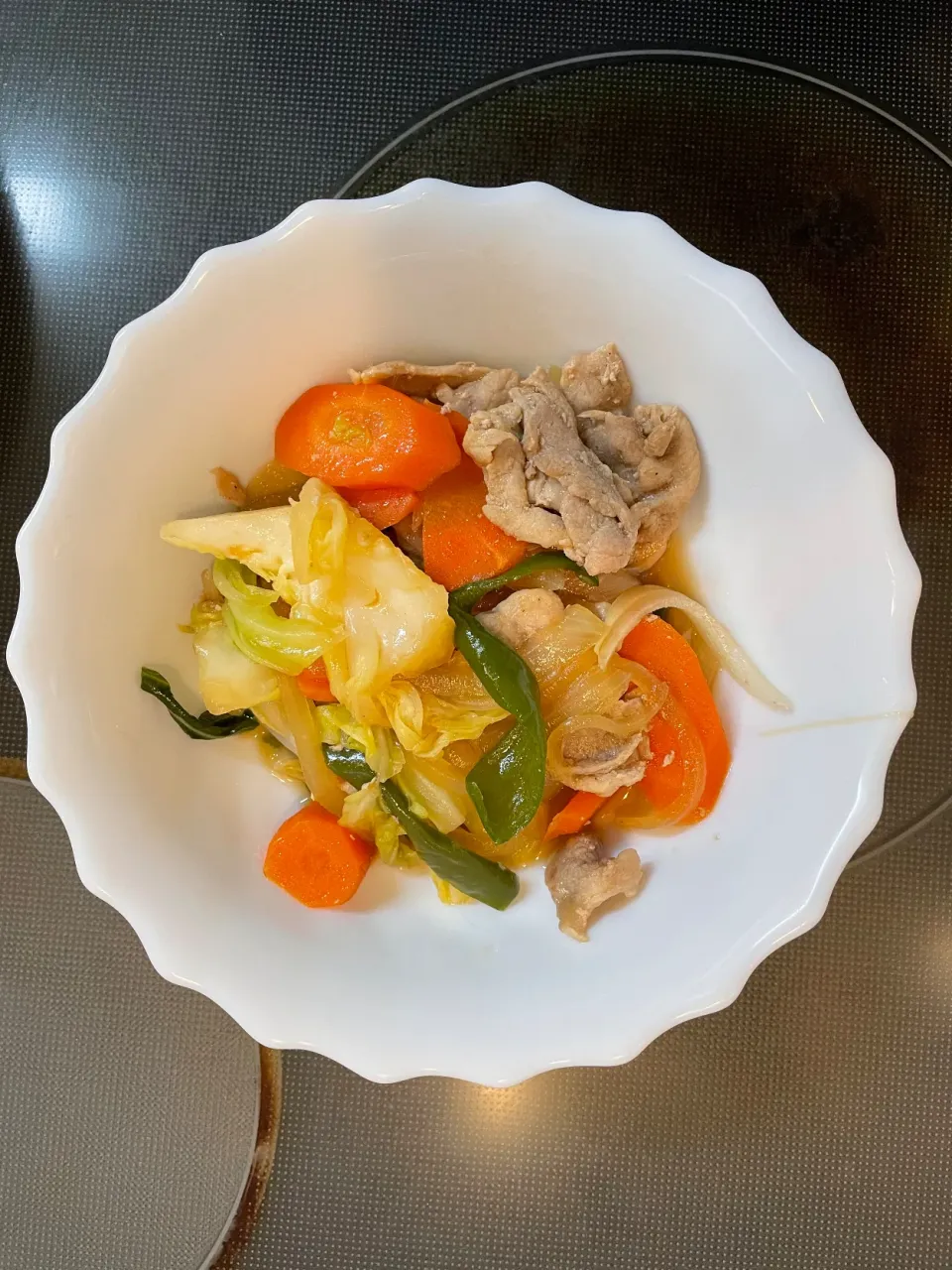 これぞ定番の一品！たっぷりキャベツの野菜炒め|あきたまさん