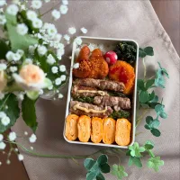 5/13❤︎アスパラ肉巻きのっけ丼弁当🌱

＊アスパラの肉巻き
＊たまご焼き
＊のっけ丼
＊甘辛ささみカツ
＊ えび寄せフライ
＊ほうれん草の胡麻和え|Makinsさん