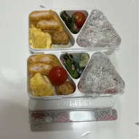 パパ弁と母弁☆磯辺揚げ☆えびカツ☆ほうれん草とベーコン炒め☆プチトマト☆卵焼き☆えびとひじきのふんわり揚げ☆梅ごま塩のおにぎり| Saharaさん